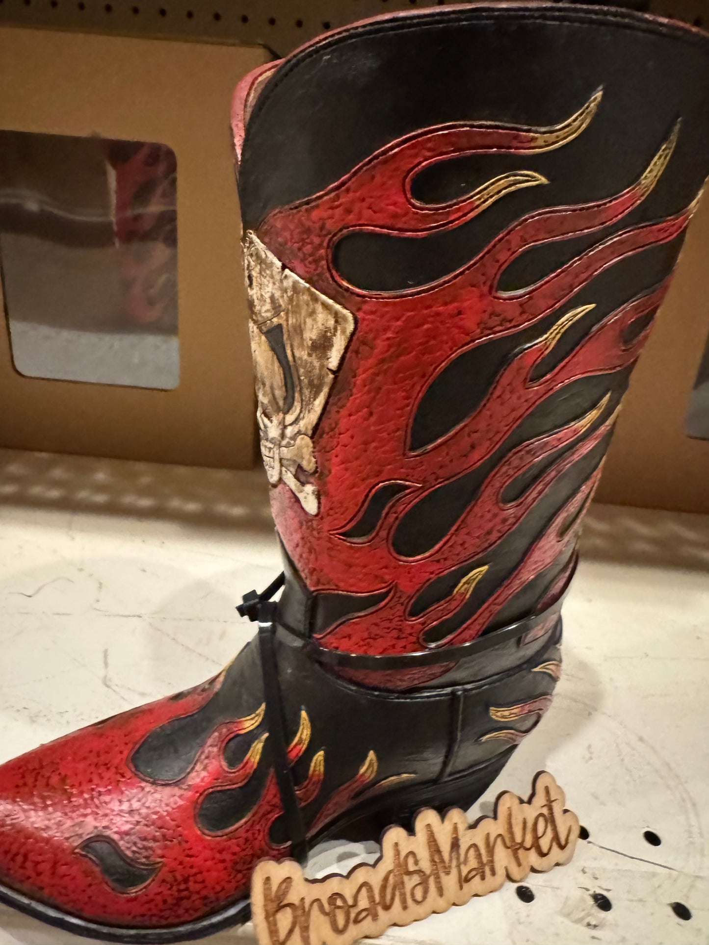 RA4146 Cards & Skull Flame Boot Vase