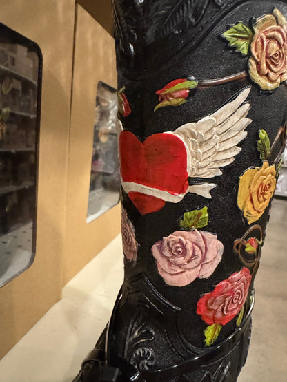 RA7148 Black Knockout Roses Heart Wing Boot Vase