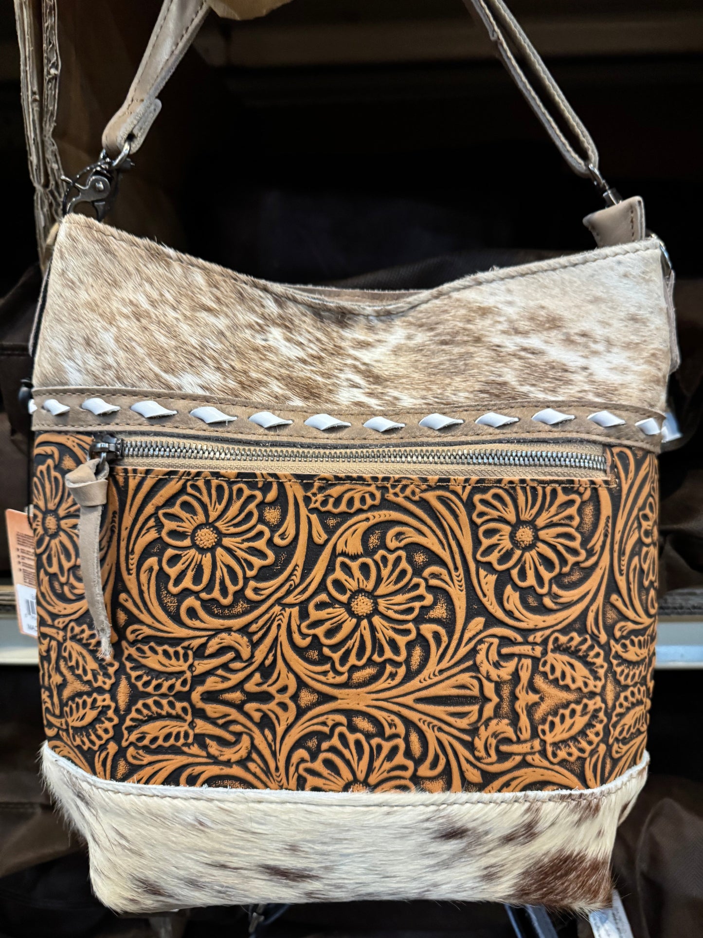 BA2821 Middle Zipper Tooled Cowhide Purse