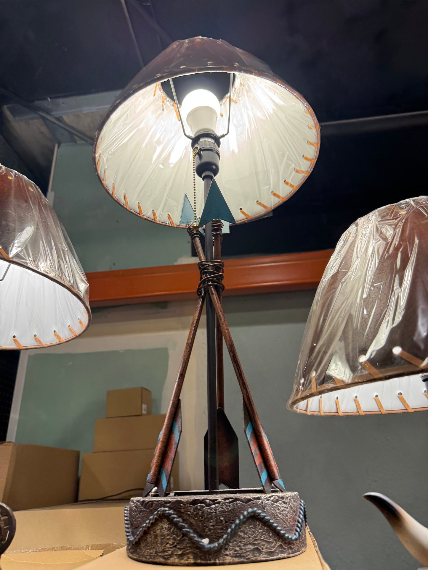 RA6581 Arrow Native Lamp