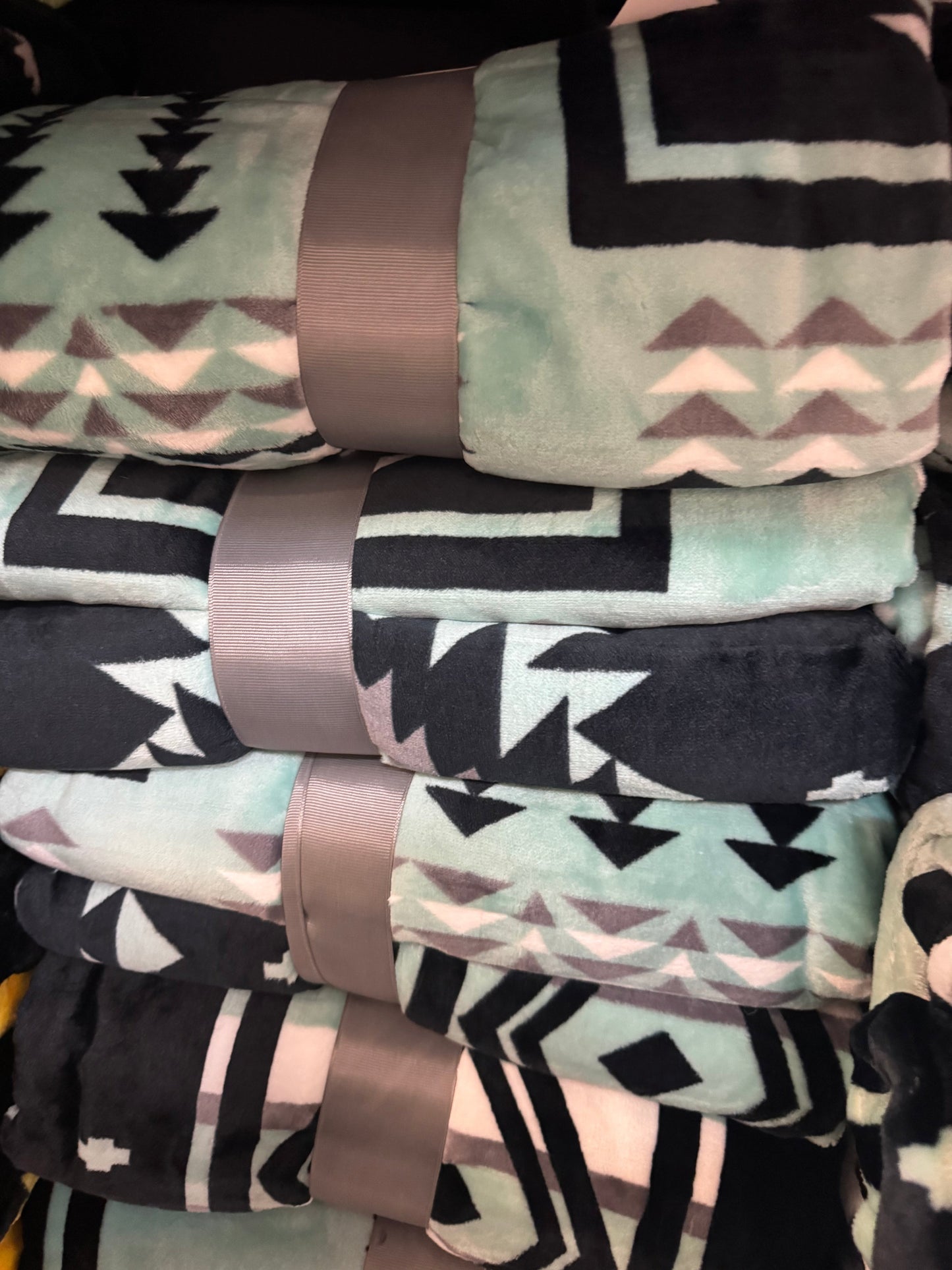 Veda Black & Teal Super Plush Blanket