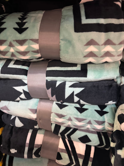 Veda Black & Teal Super Plush Blanket