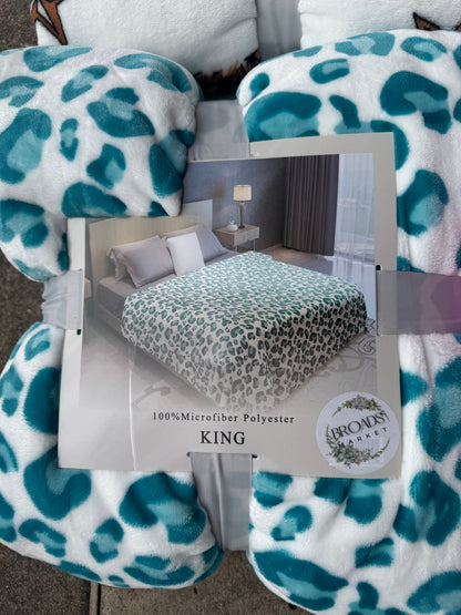 Turquoise Cheetah Super Plush Blanket