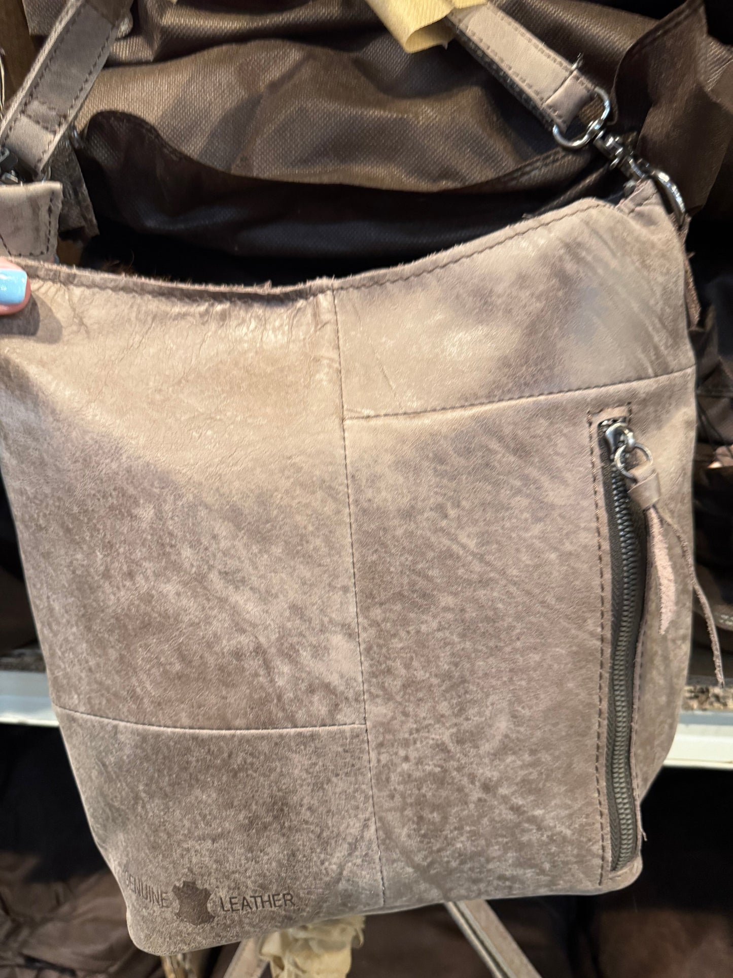 BA2821 Middle Zipper Tooled Cowhide Purse