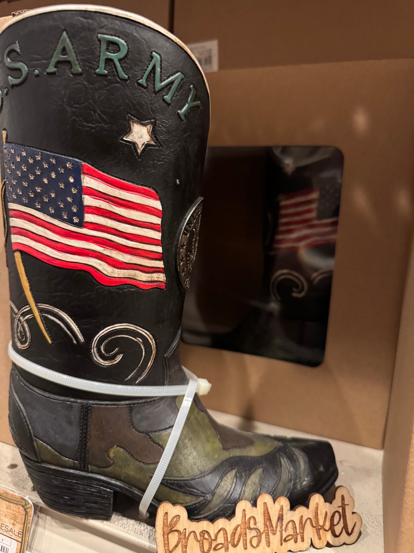 RA7146 US Army Flag Camo Boot Vase