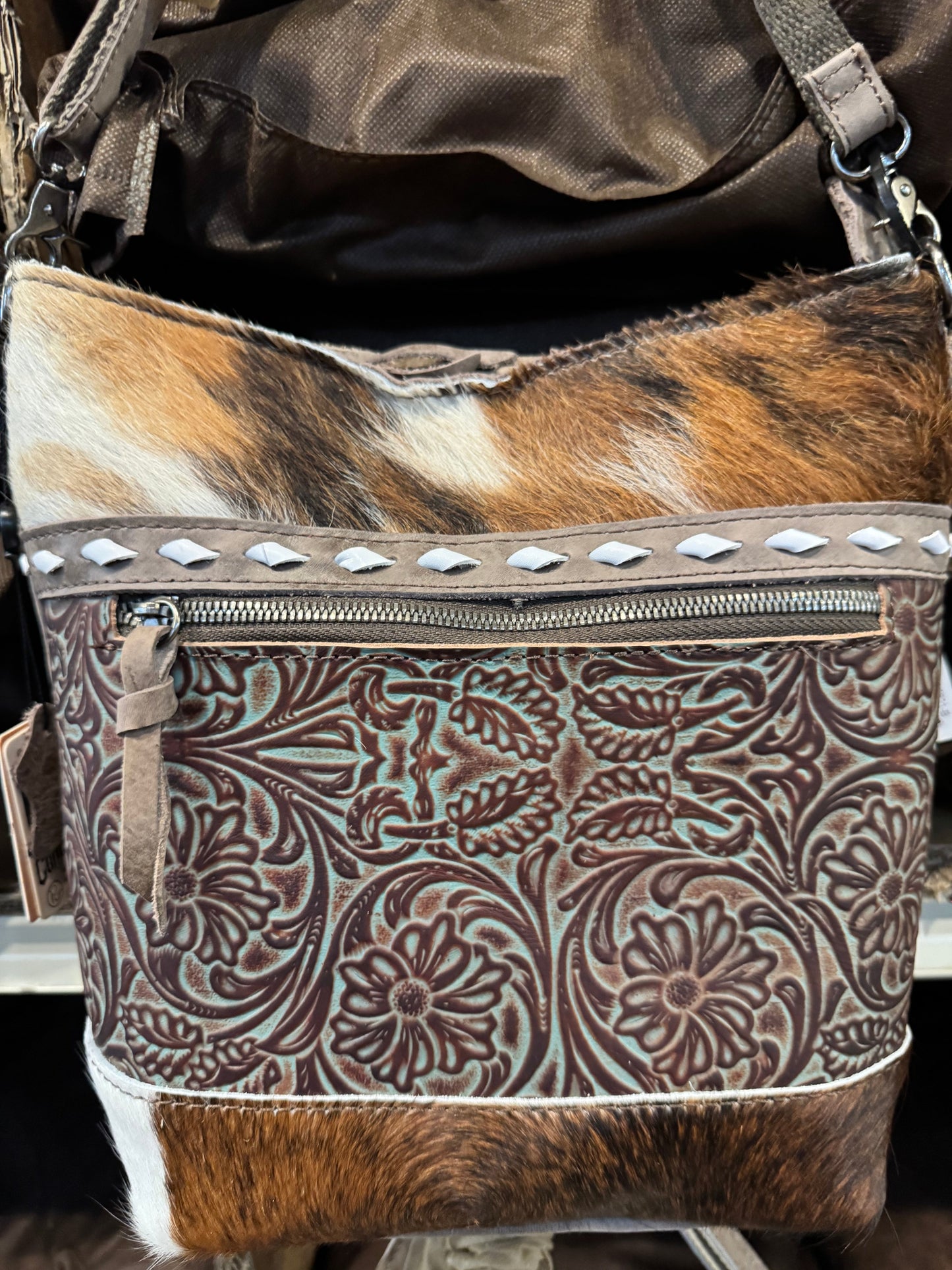 BA2821 Middle Zipper Tooled Cowhide Purse