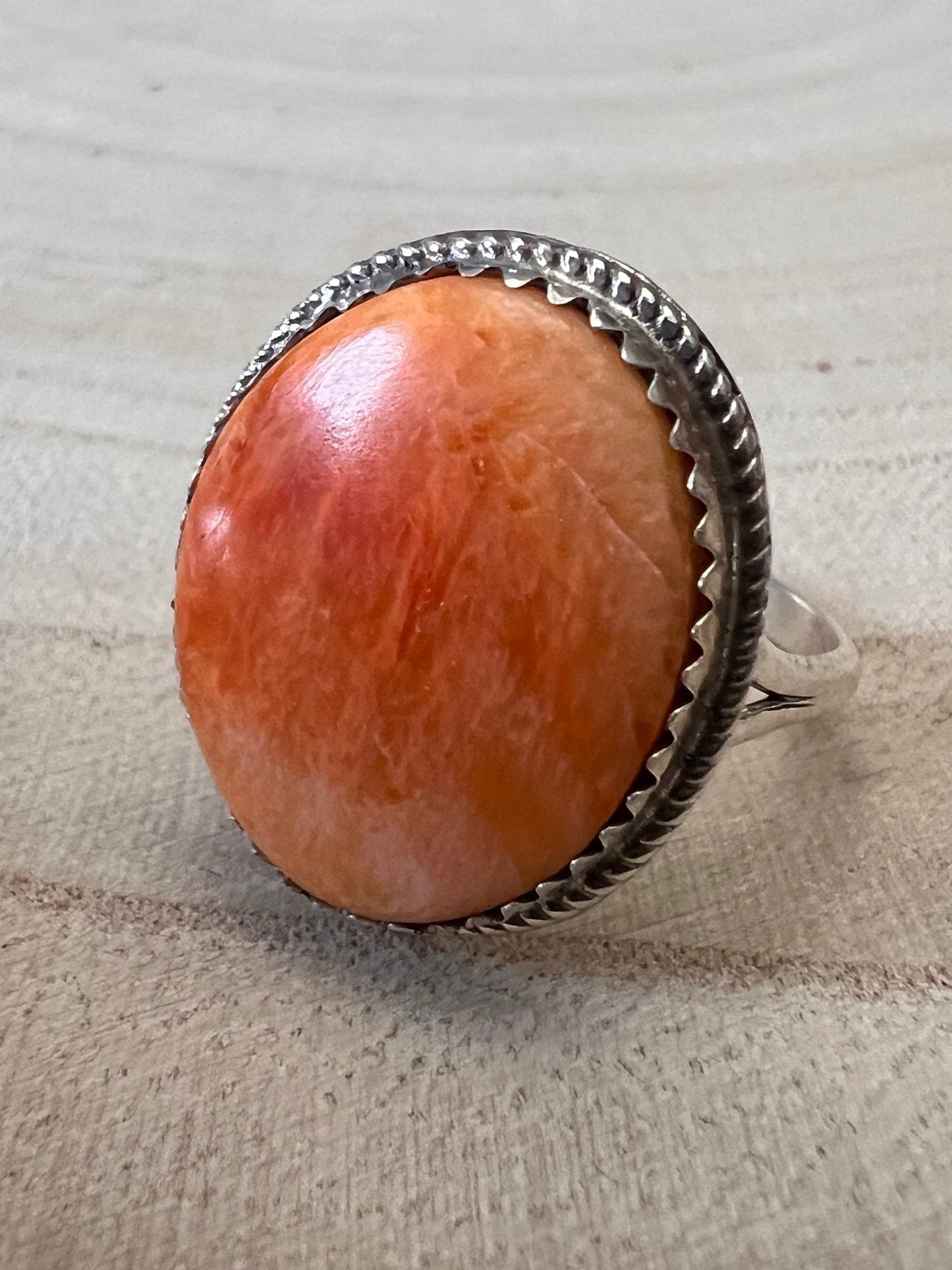 Ernest Hawthorne Spiny Oyster & Sterling Silver Ring - Size 7.5